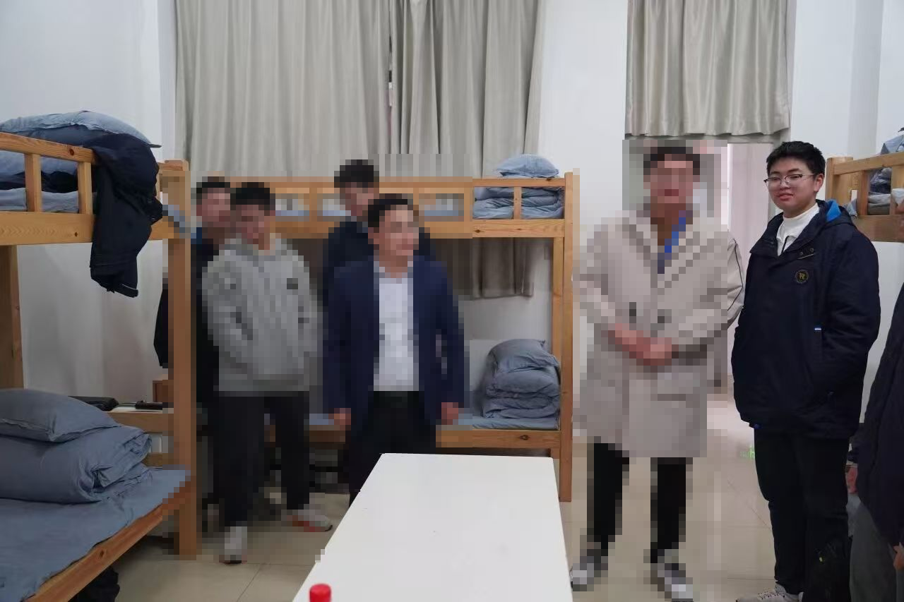 学农时的寝室会晤
